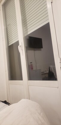 Shutter got stuck so we had no curtains to keep out the sun for 3 nights