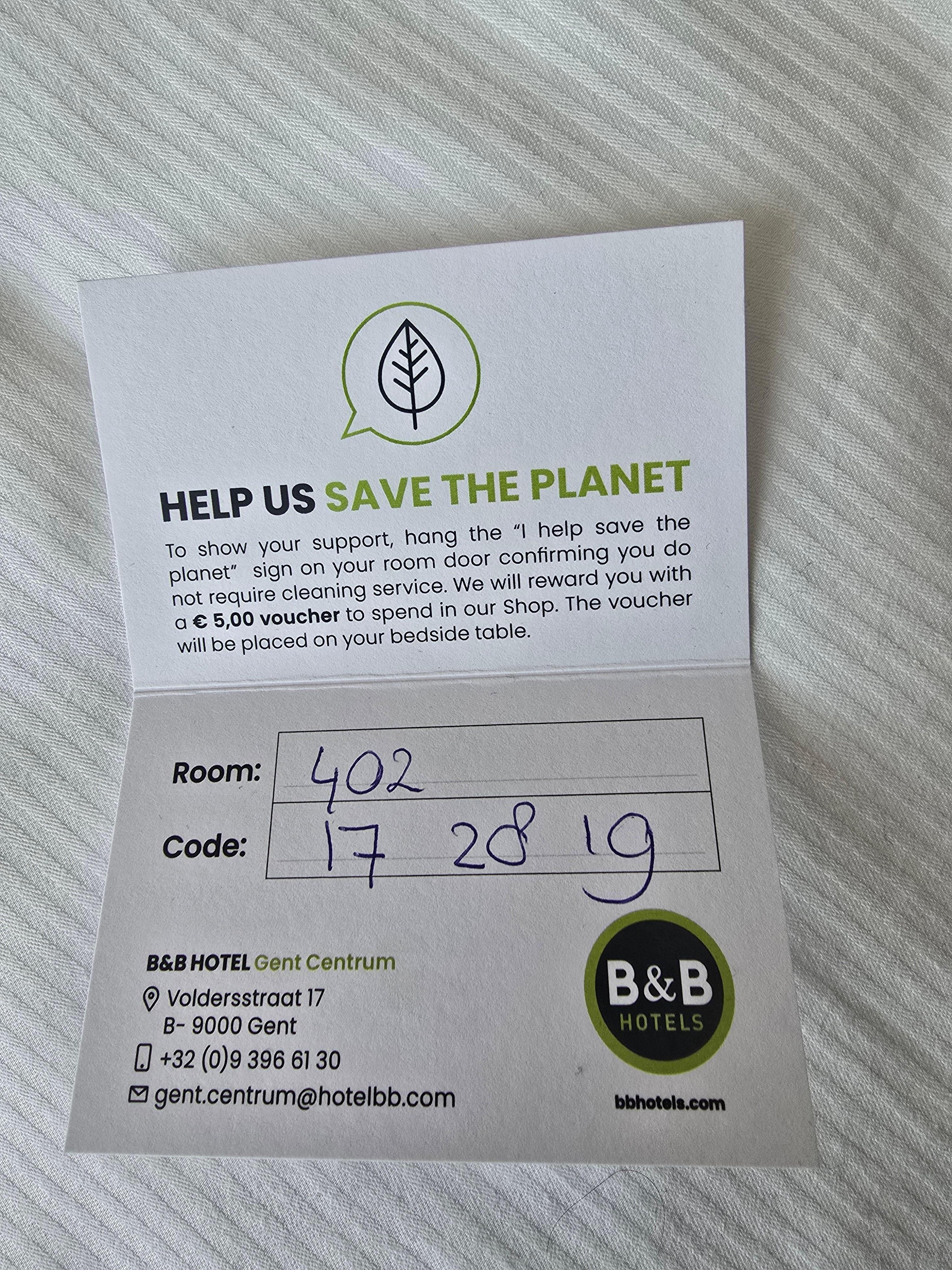 No hay llaves, es con clave.