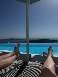 Infinity pool