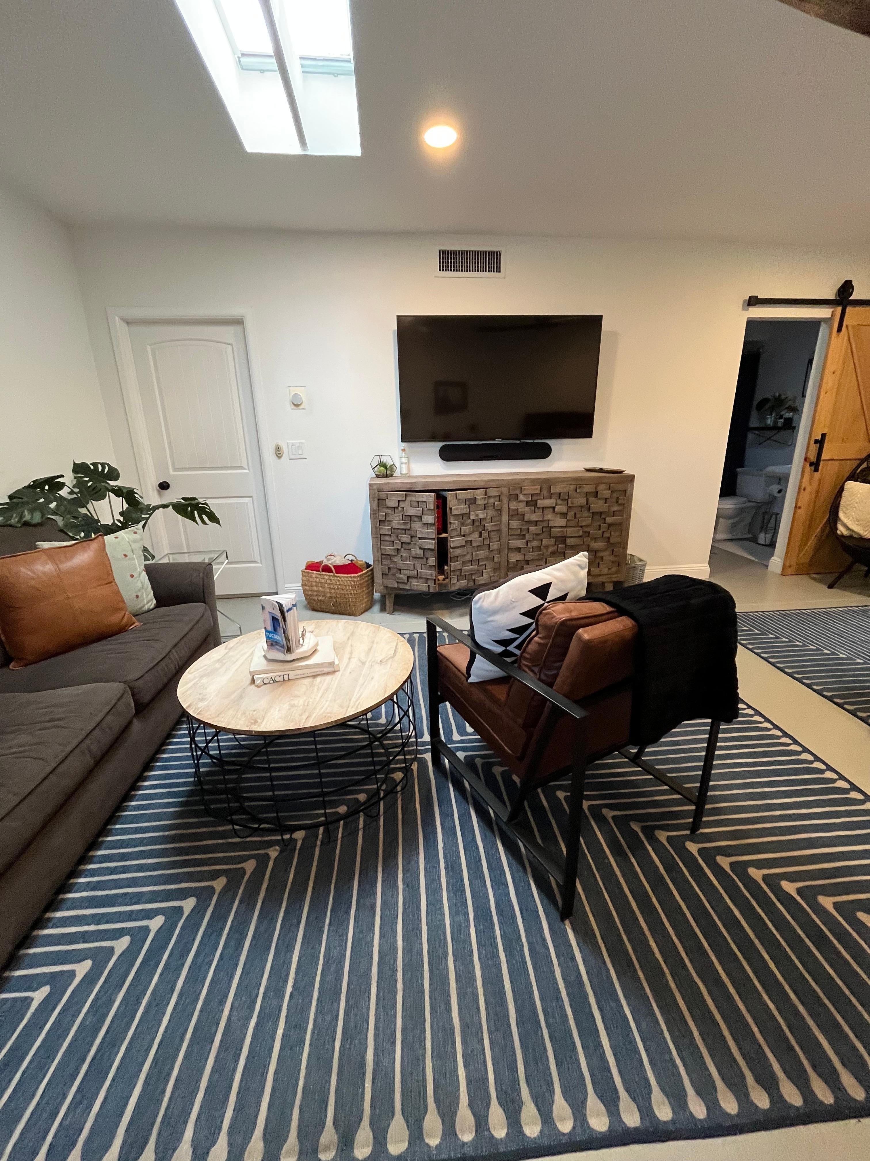 Living Room / TV / Dining