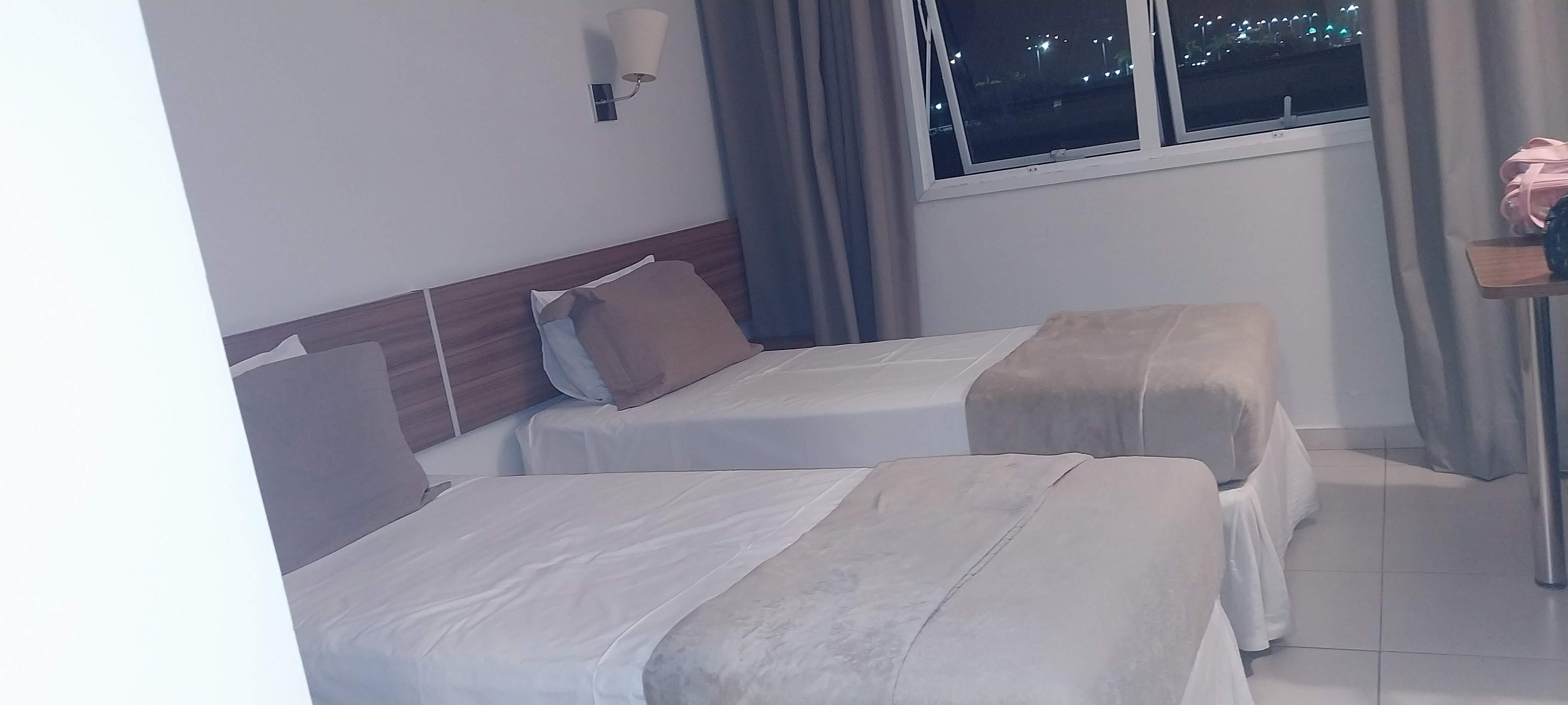 Quarto, camas de solteiro