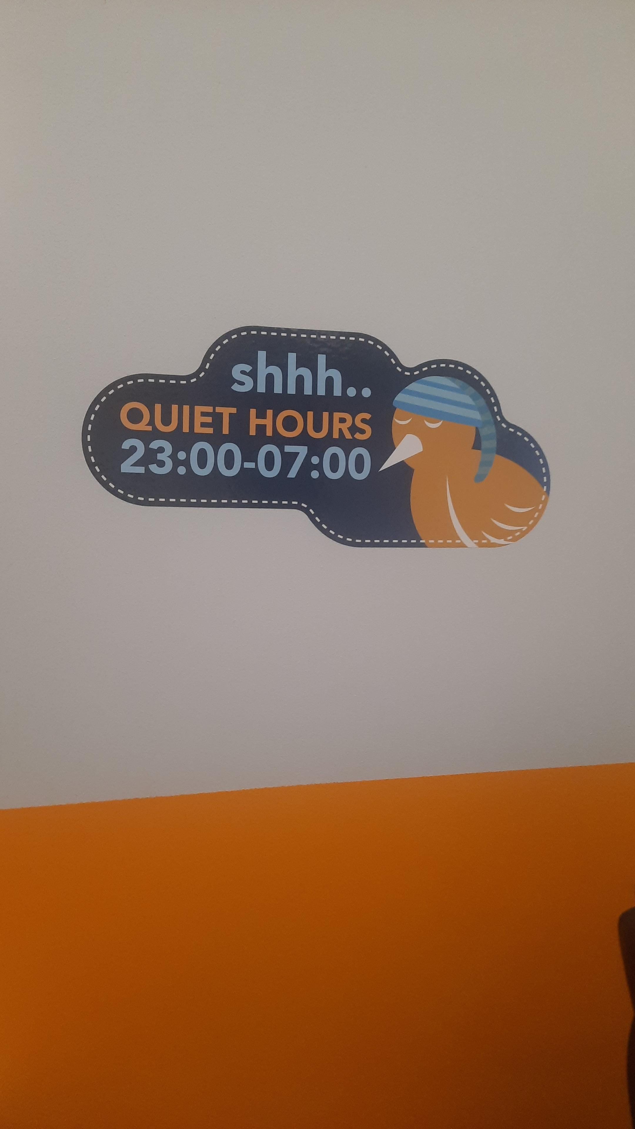 Kun asiakkaat vielä oppisivat sulkemaan ovet eikä päästämään niitä kolahtamalla kiinni niin olisi hyvä