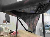 Dessous de chaise qui part en lambeaux