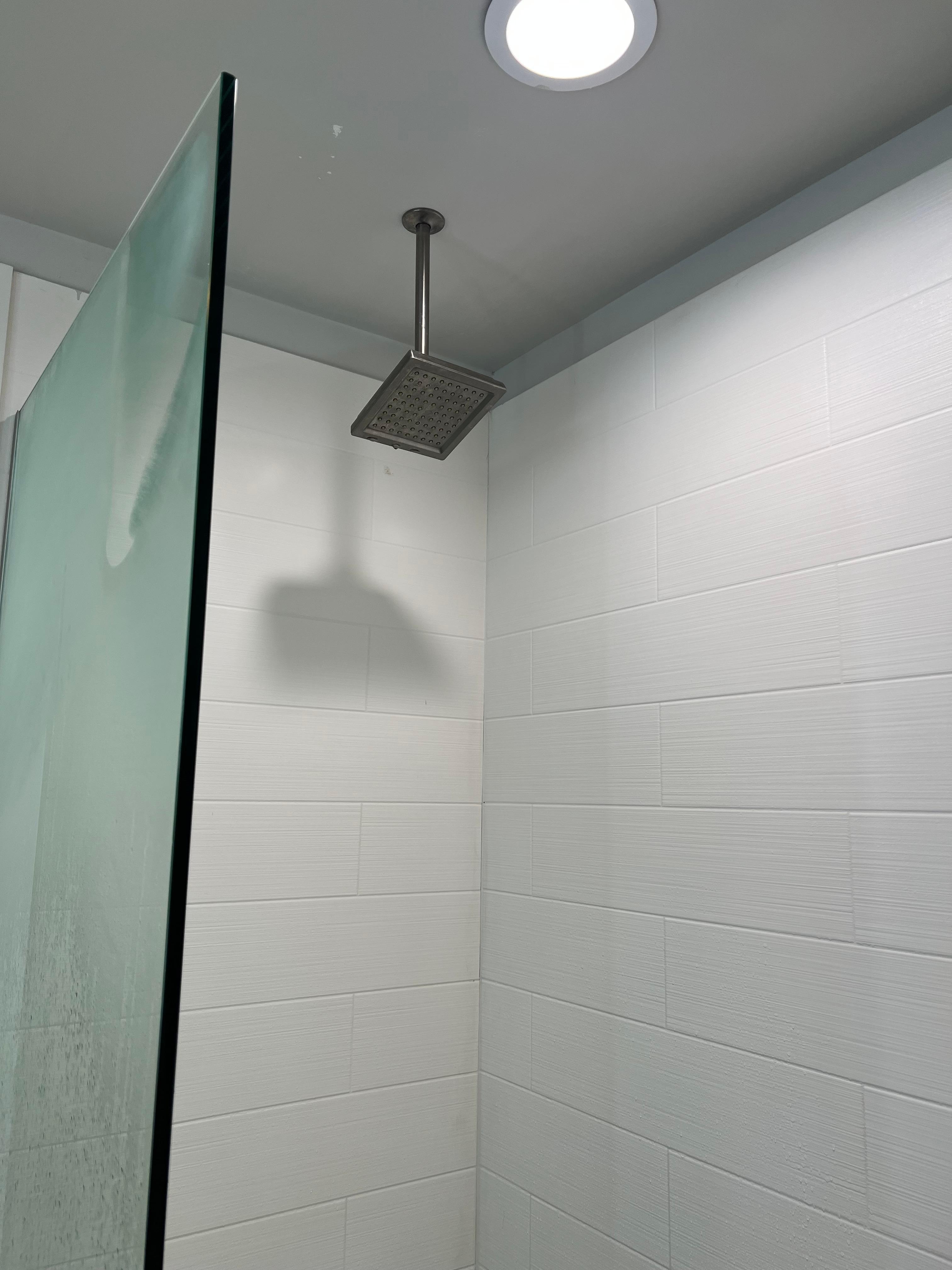 Rain style shower head. Water pressure is not good. Hard to rinse.