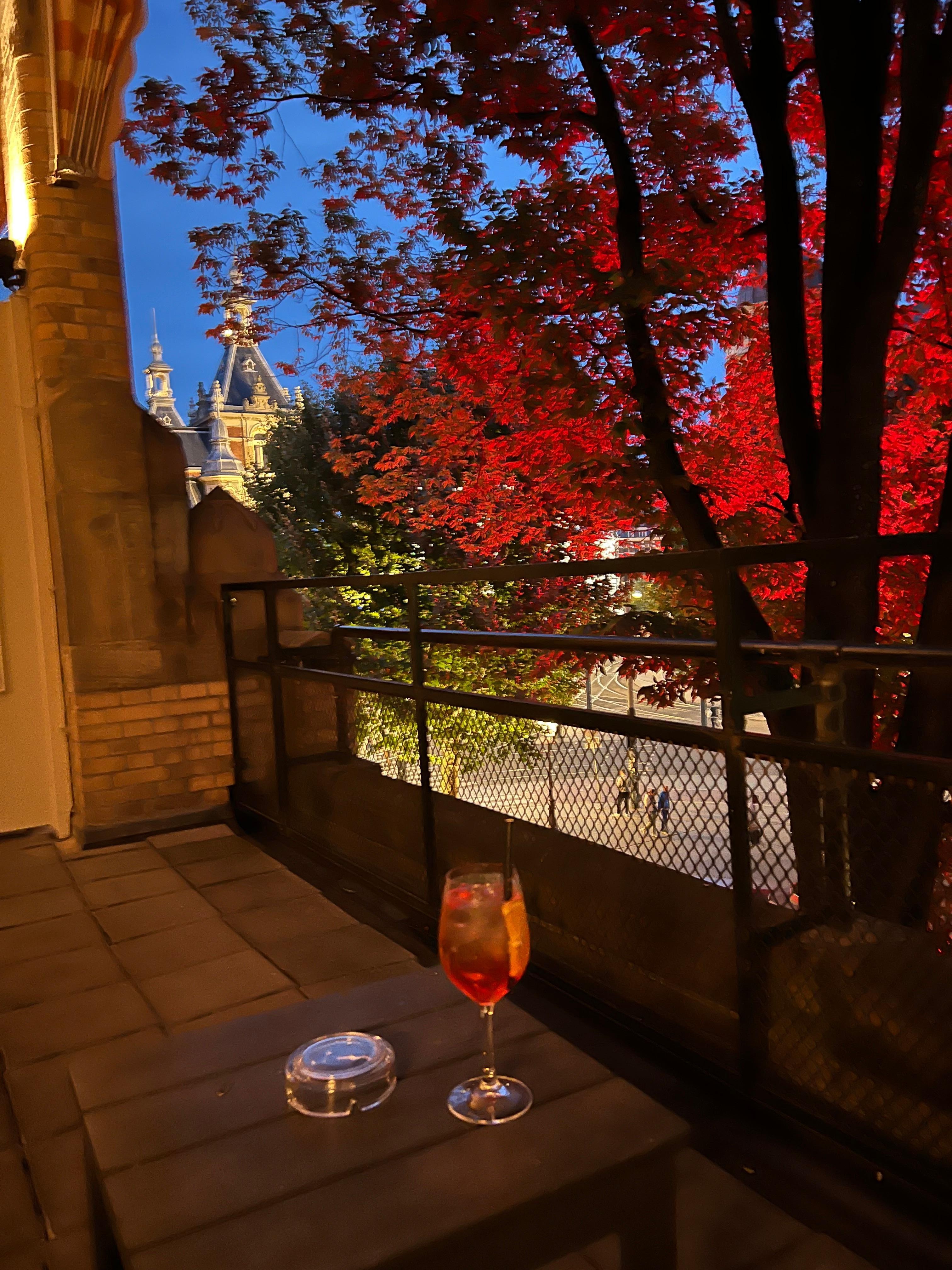 Utsikt fra hotellet. Bare ligger rett under og ikke problem å nyte på hotellrommet