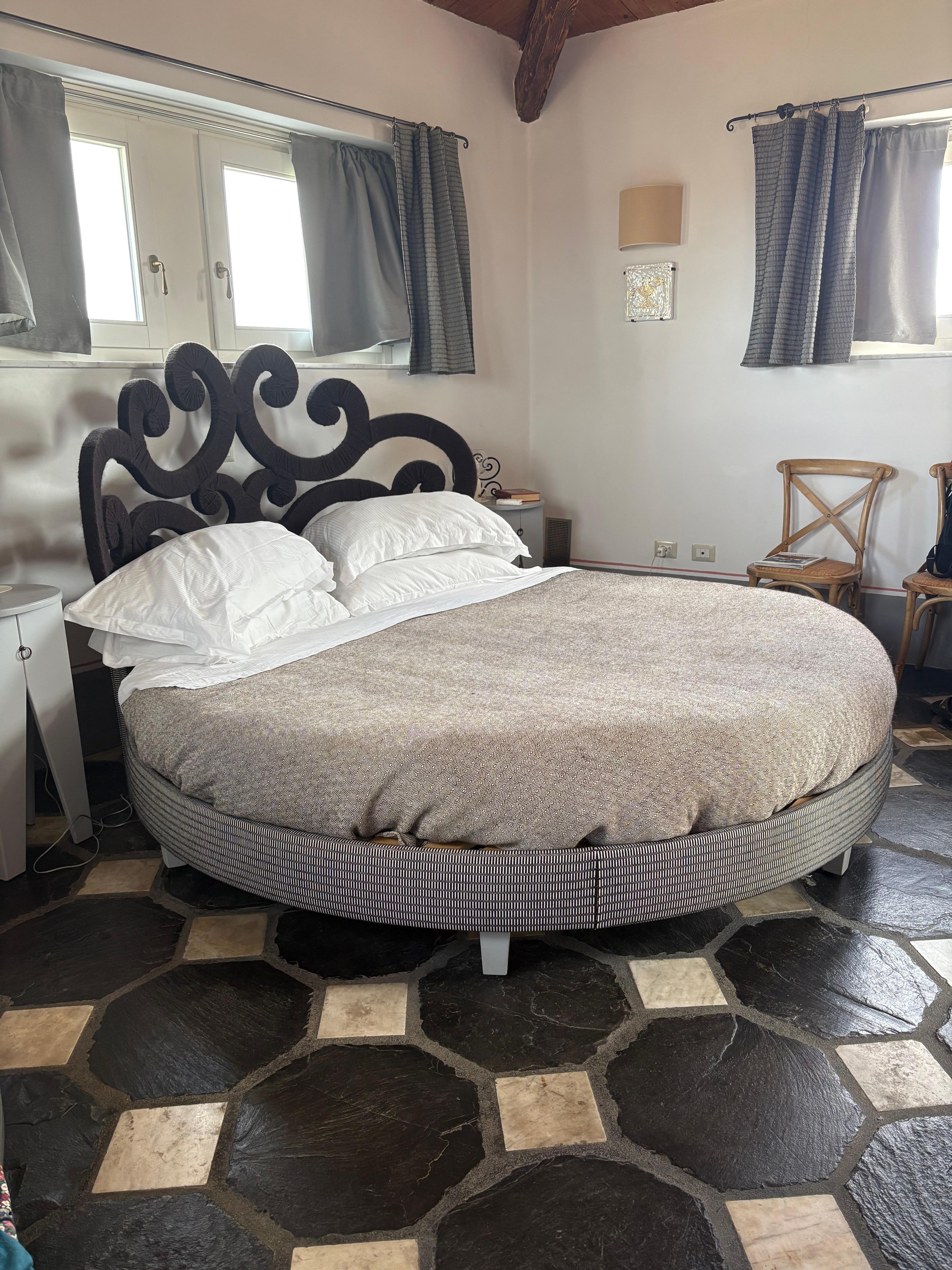 Kamer met rond bed , heerlijk om te slapen