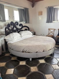 Kamer met rond bed , heerlijk om te slapen
