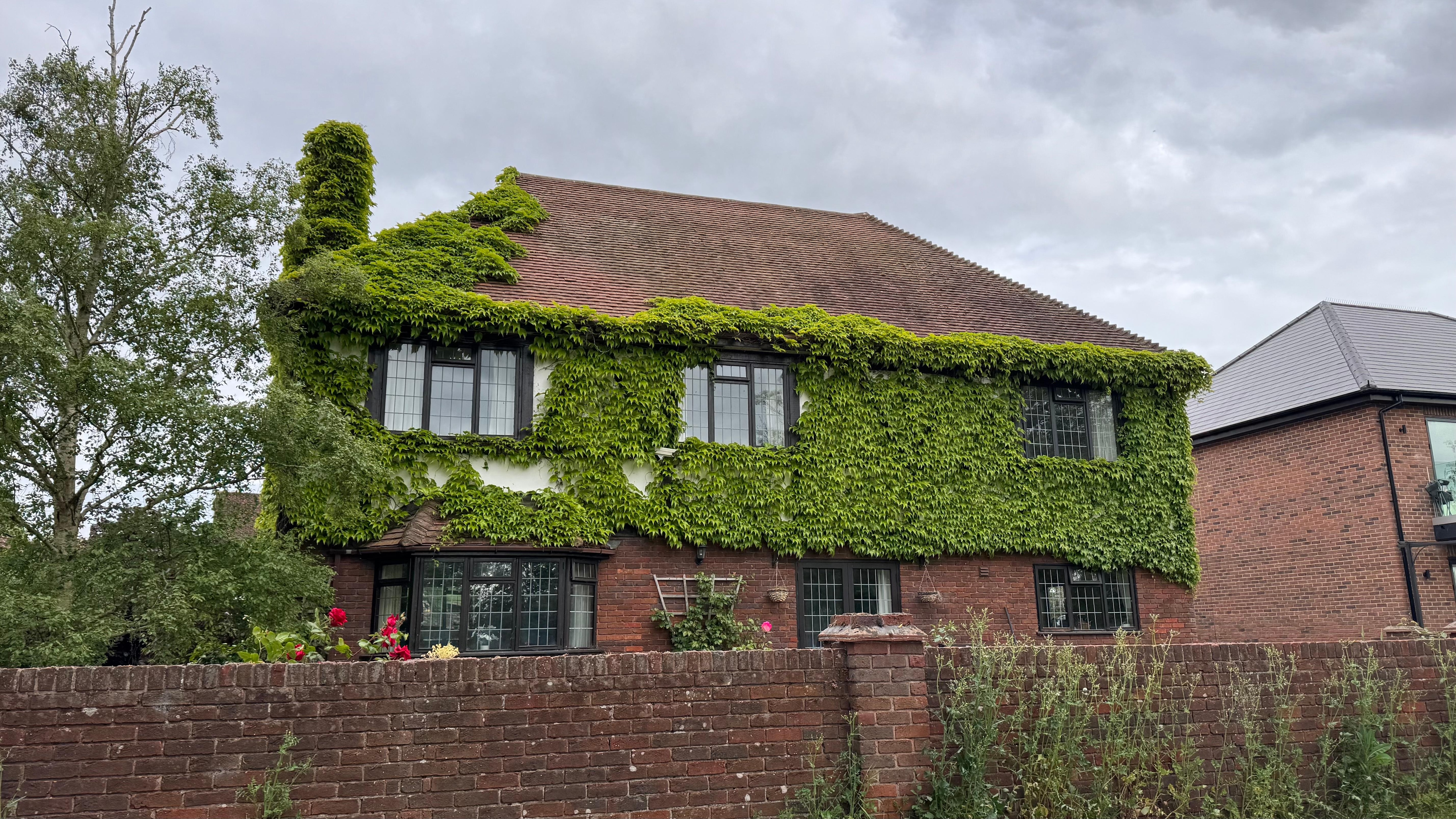 House along the Thames 