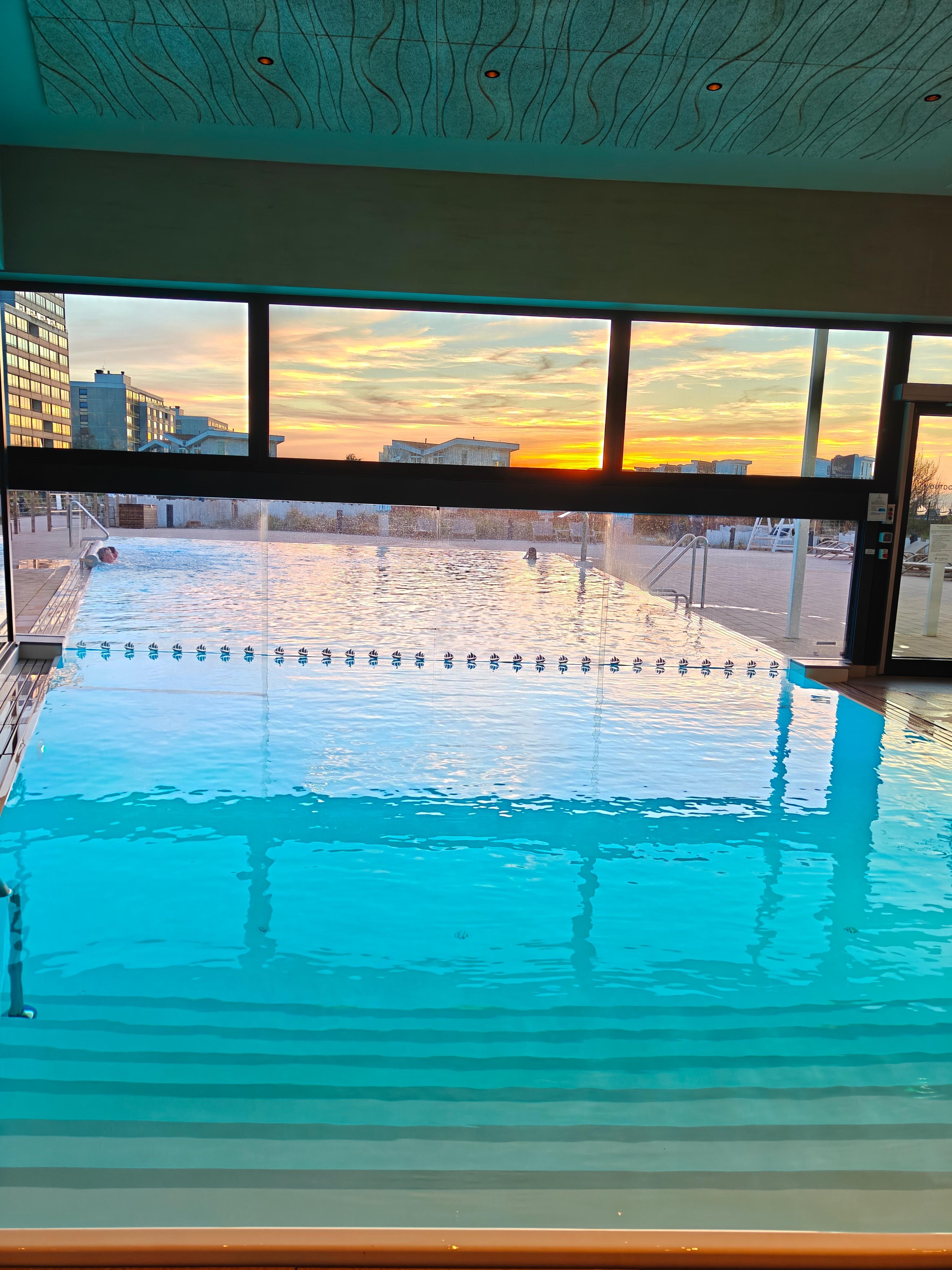 In and out pool (28°)