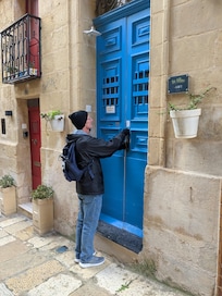 You'll walk just a few doors past the corner of St P & Old Hospital St to find the place.
