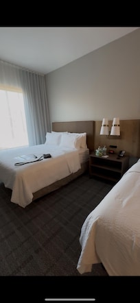 2 queen comfortable beds. Most pillows were soft tho some pillow cases state firm. Be sure to check for comfortability before you crash out for the night