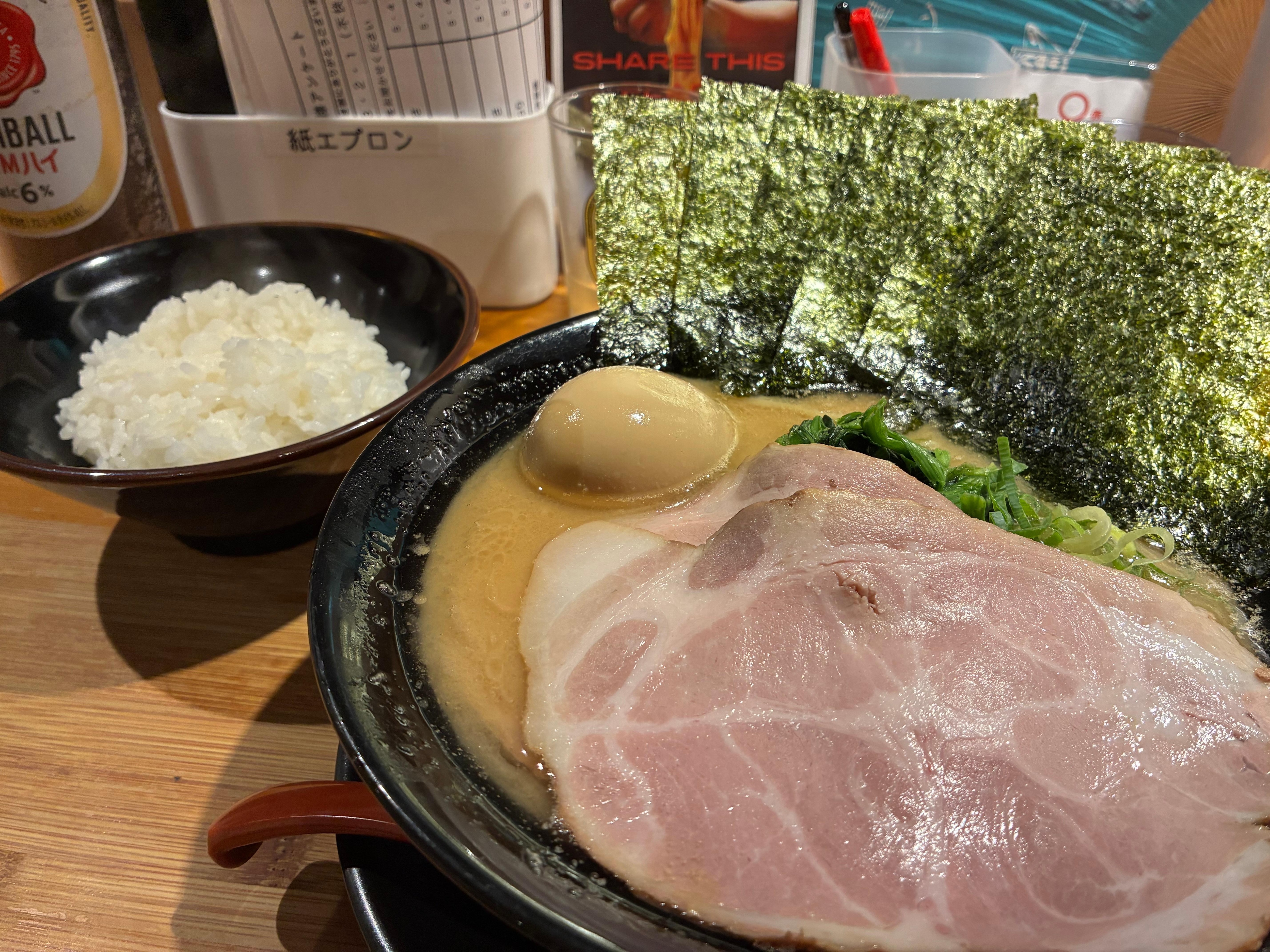 ホテル付近の人気ラーメン