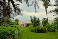 Blick vom Garten zum Haus