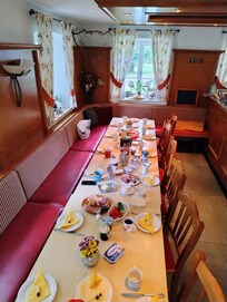 Frühstückstafel