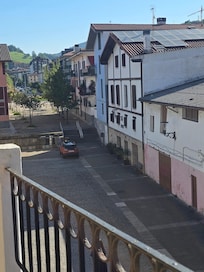 Blick vom Balkon (links)