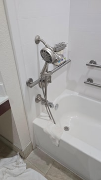 Shouldn't this be disclosed? Only mention is tub with grab handles and a photo of a normal shower.