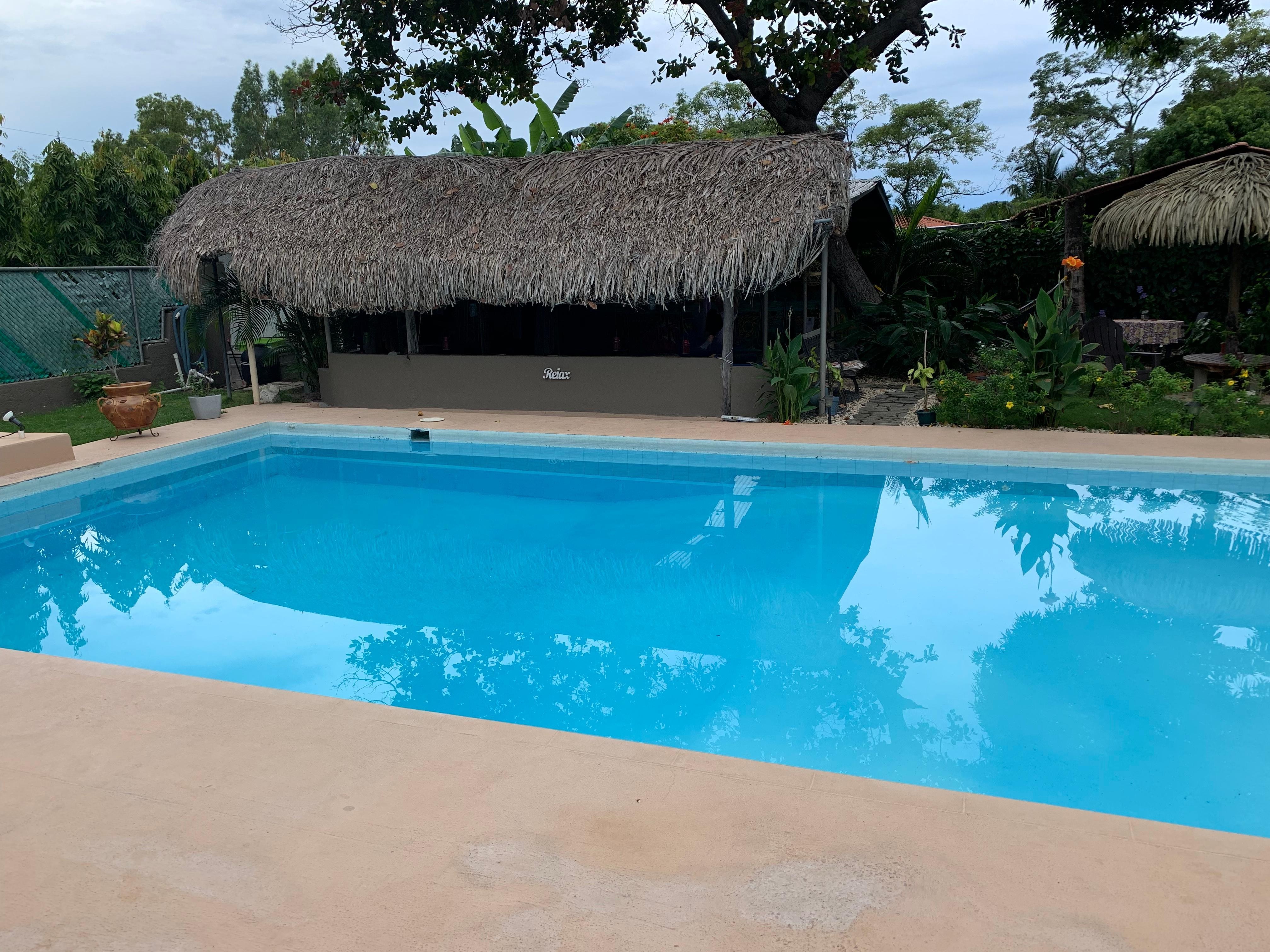 Piscina y zona yoga