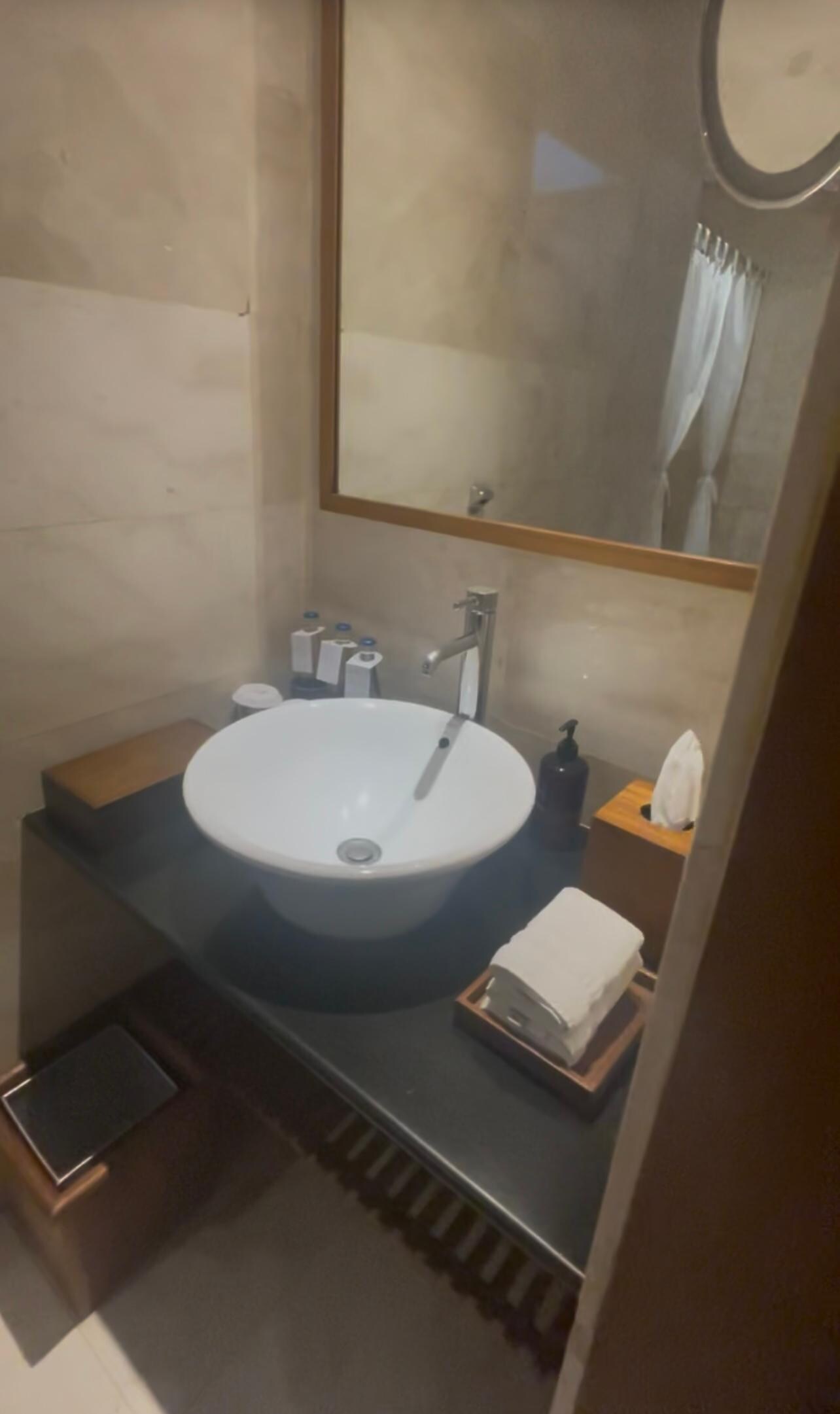 Garden bungalow bathroom 