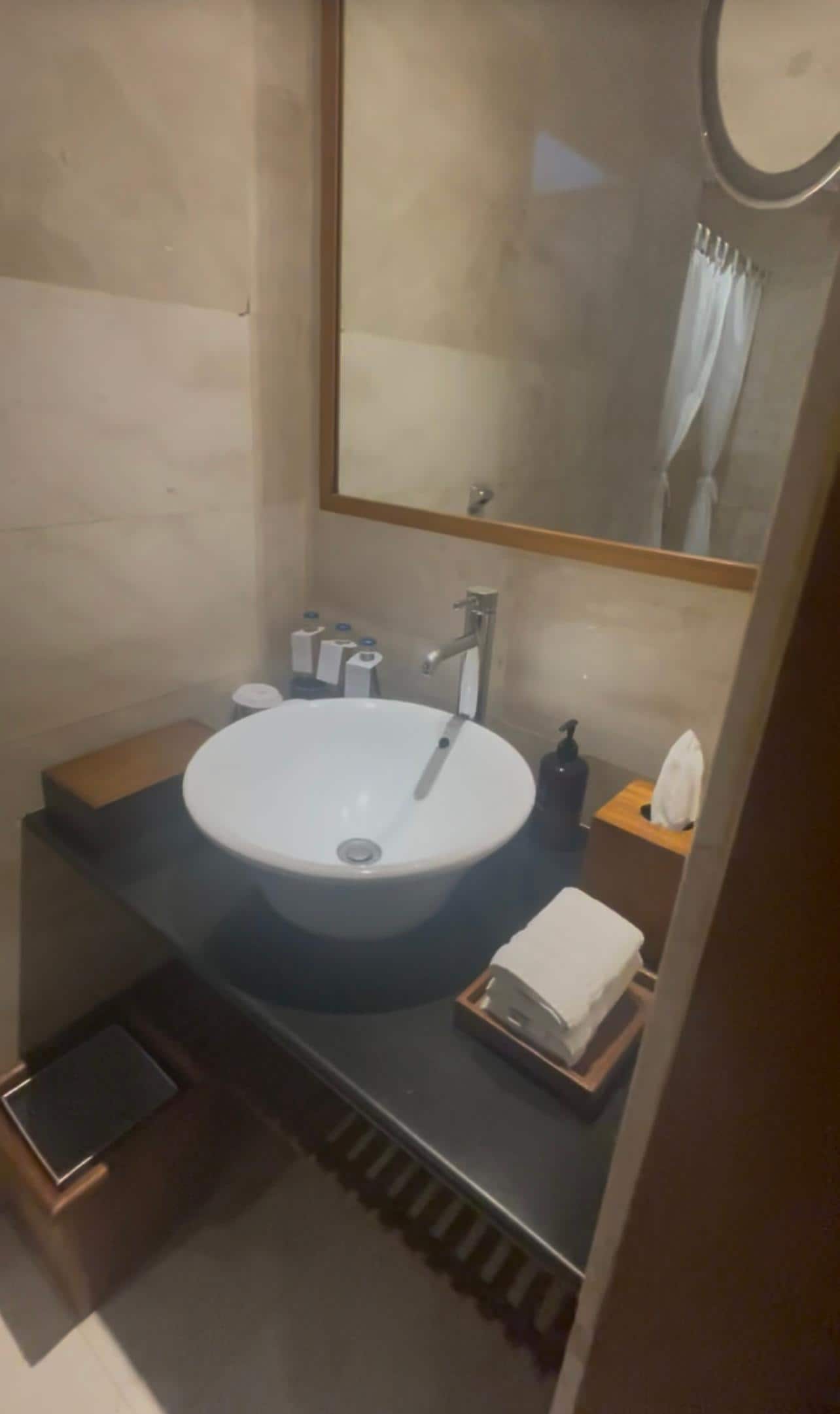 Garden bungalow bathroom