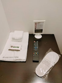 タオルとポケットティッシュ、スリッパ