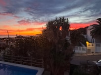 Uitzicht vanuit het huis met zonsondergang, prachtig!