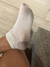 Dirty floors in Executive Suite. No fridge, no microwave