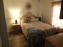 This queen size bed was comfortable and had en ensuite bathroom with a tub/shower.