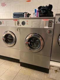 This is a picture of the laundromat we were forced to use. Not a good experience because coin operated and no change machine or attendant in the evenings. Ironically when we got to Paris our hotel was right next to a modern laundromat 🤦♀️
