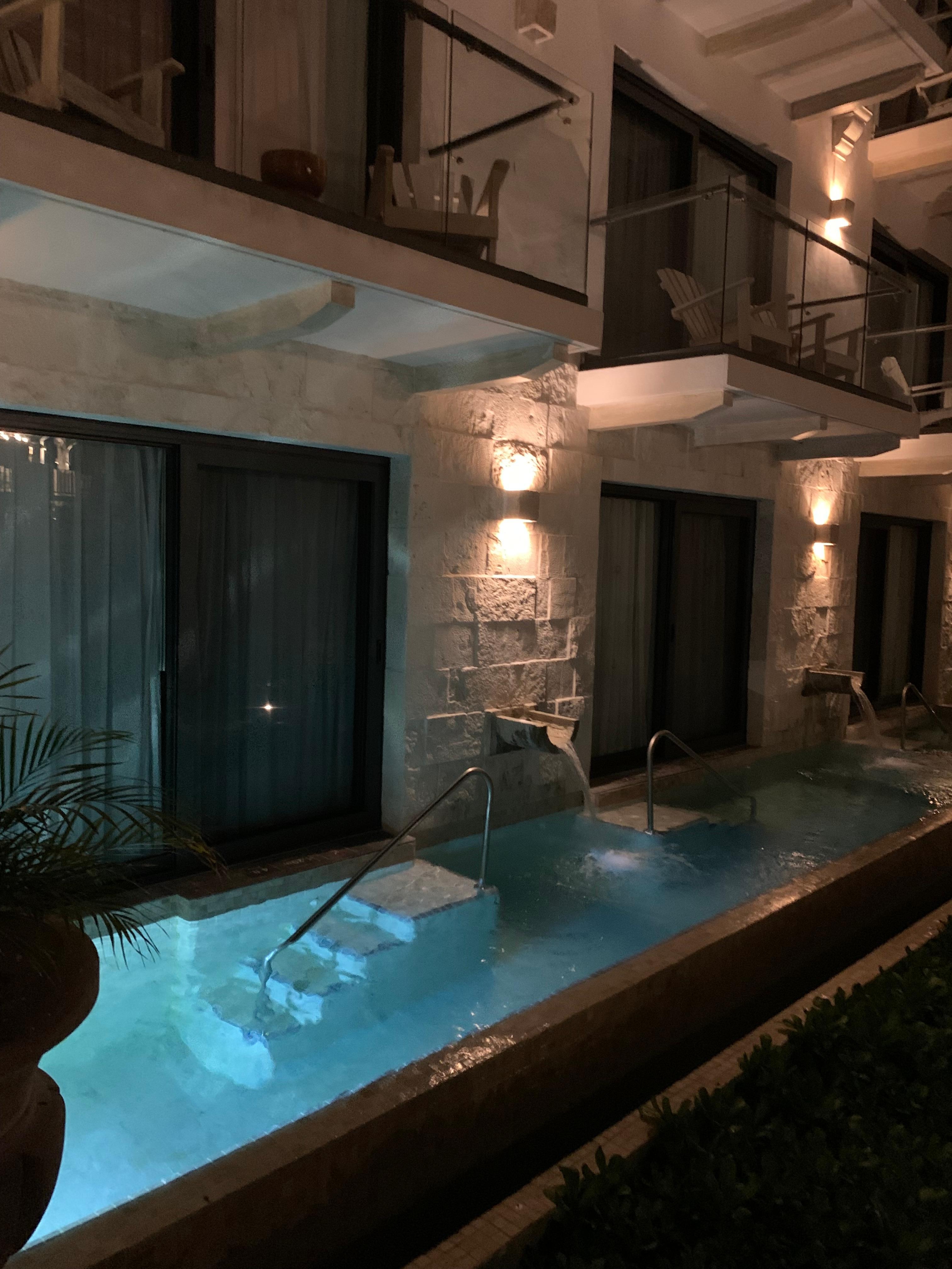 Habitación con salida directo a la alberca