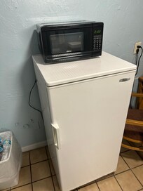 We booked for a kitchenette which was shown in a picture, but only got a fridge and microwave. No coffee maker.