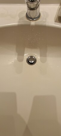 Risse im Waschbecken