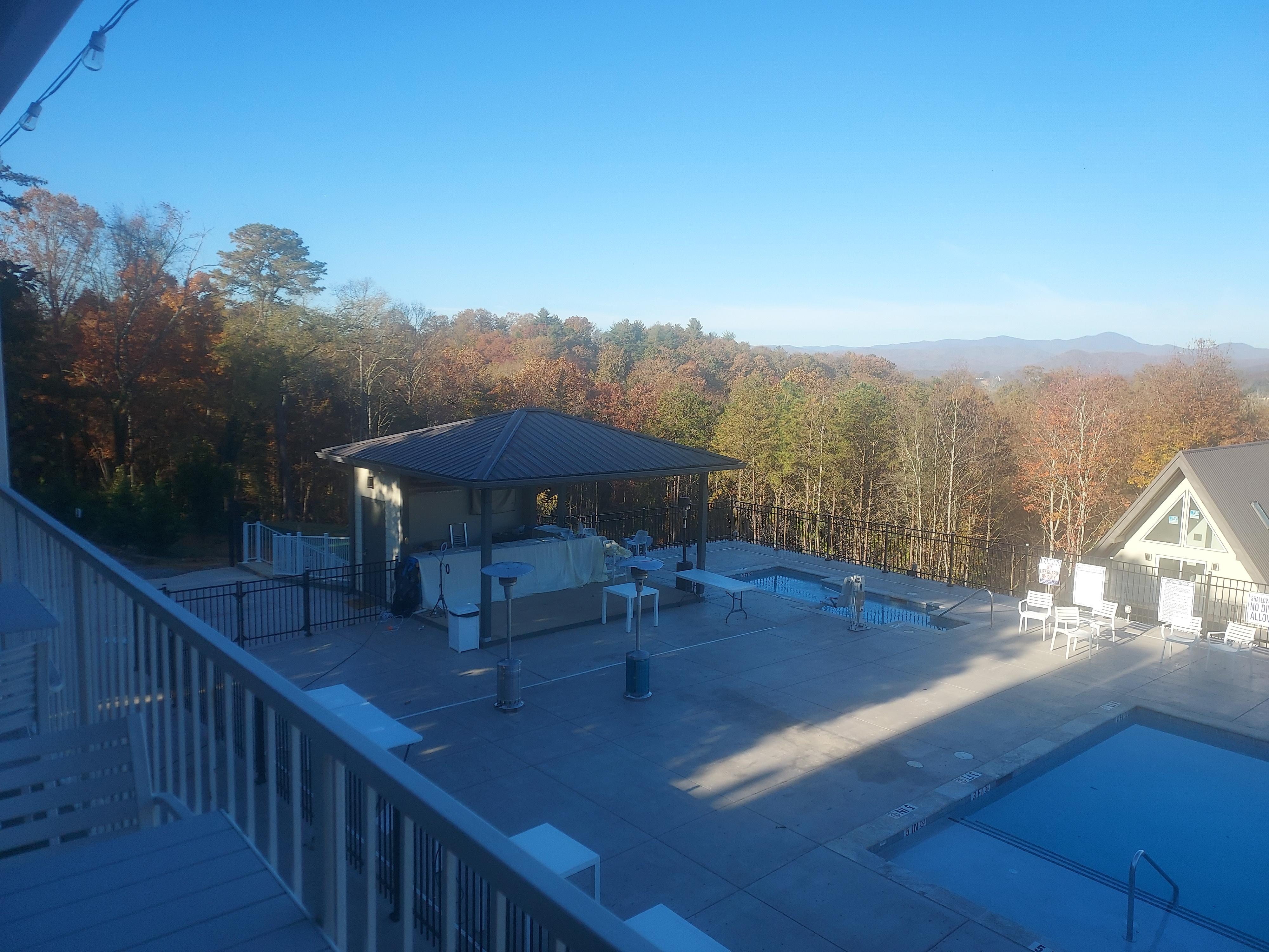 Book Skylaranna Hotel and Resort in Hendersonville