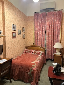 Very comfortable large single bed.