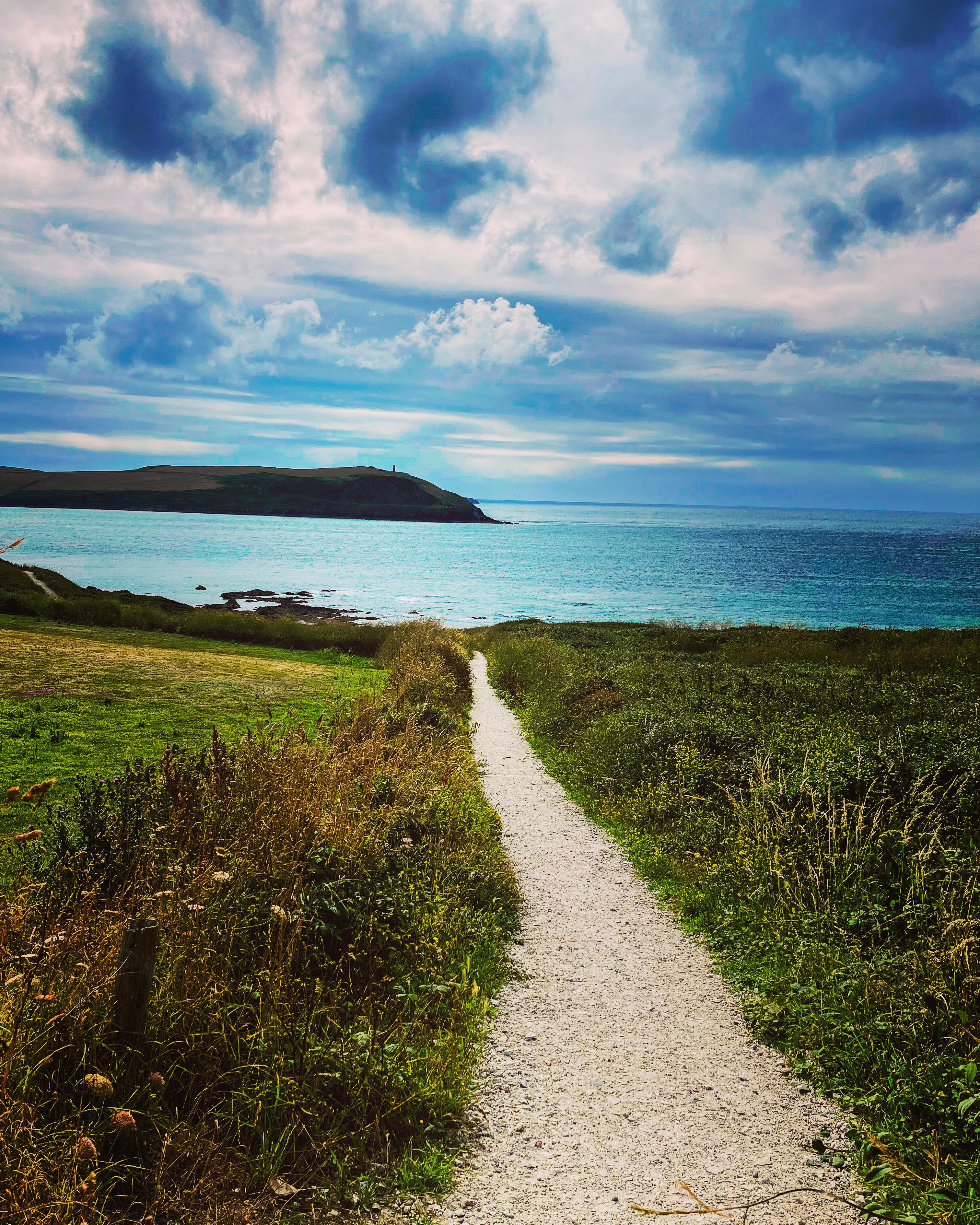 path to the beach (10 min walk from the hotel)