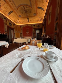 Breakfast room