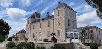 Château de la Sébrandière à 5 minutes du gîte.