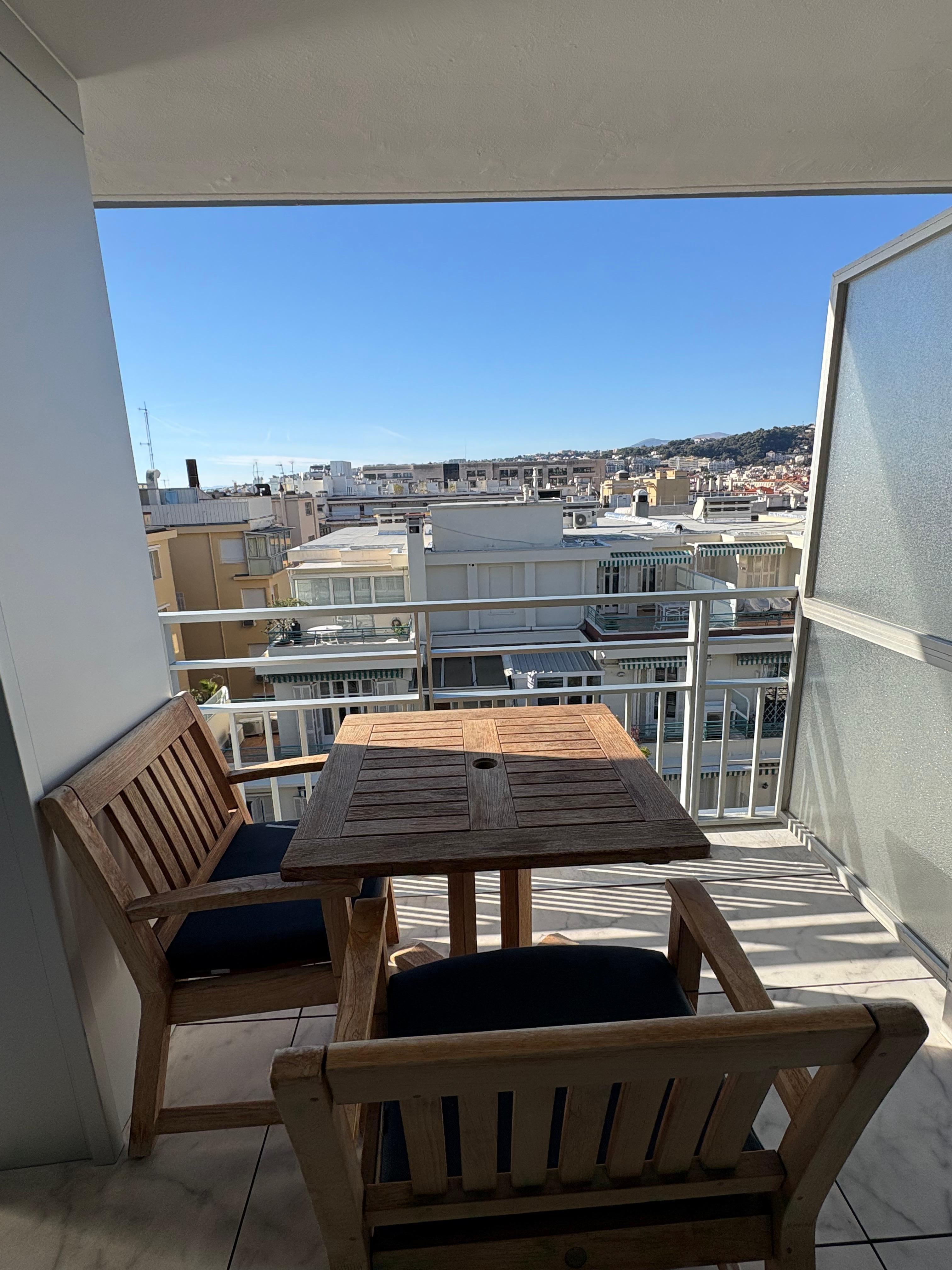 暖かければここで朝ごはんを食べるのも良さそう