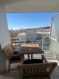 暖かければここで朝ごはんを食べるのも良さそう