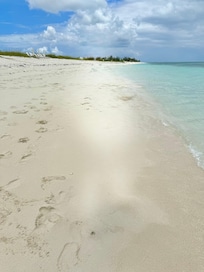 Grace Bay Beach - walk 5 minutes