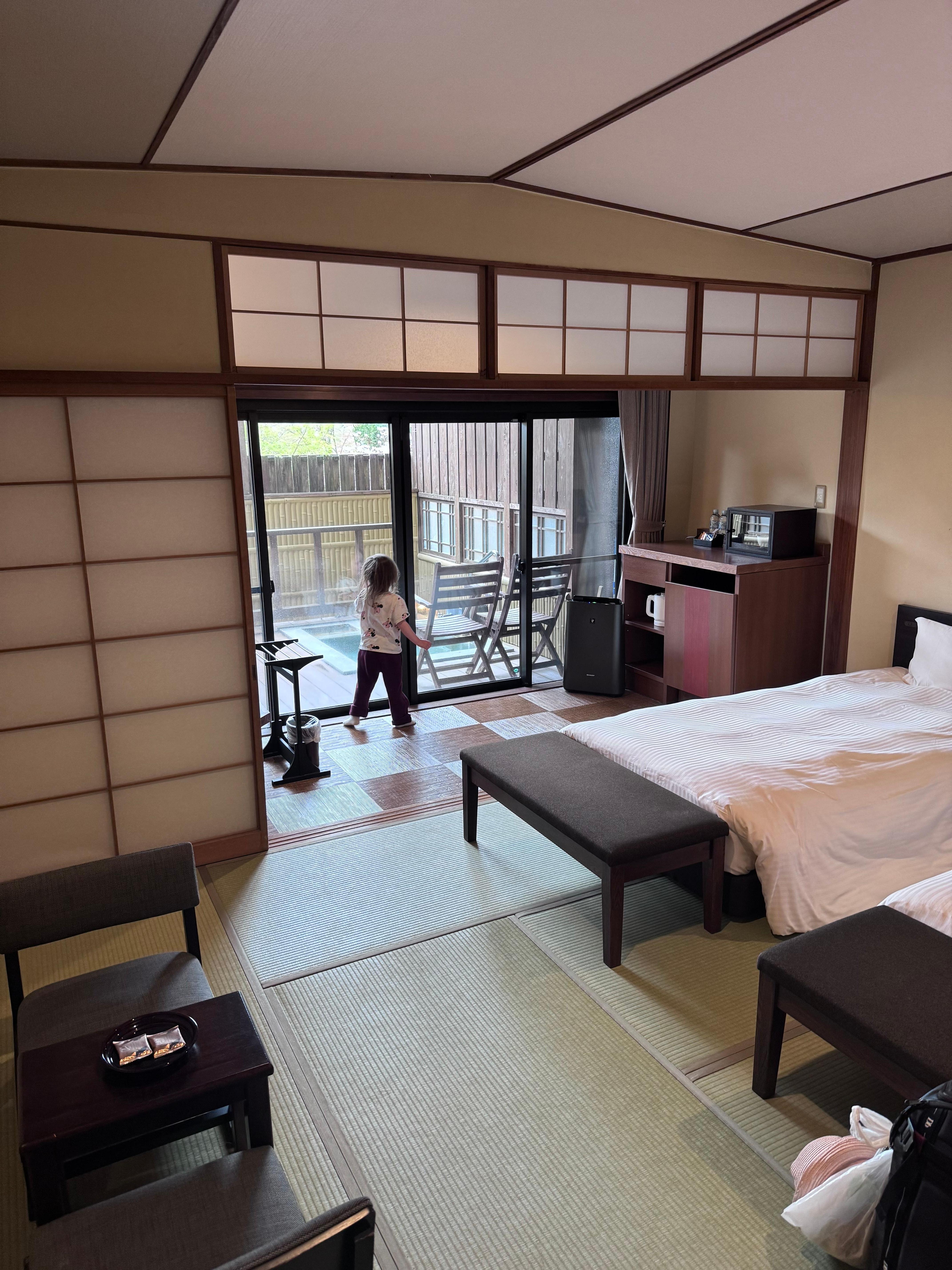 Room with onsen