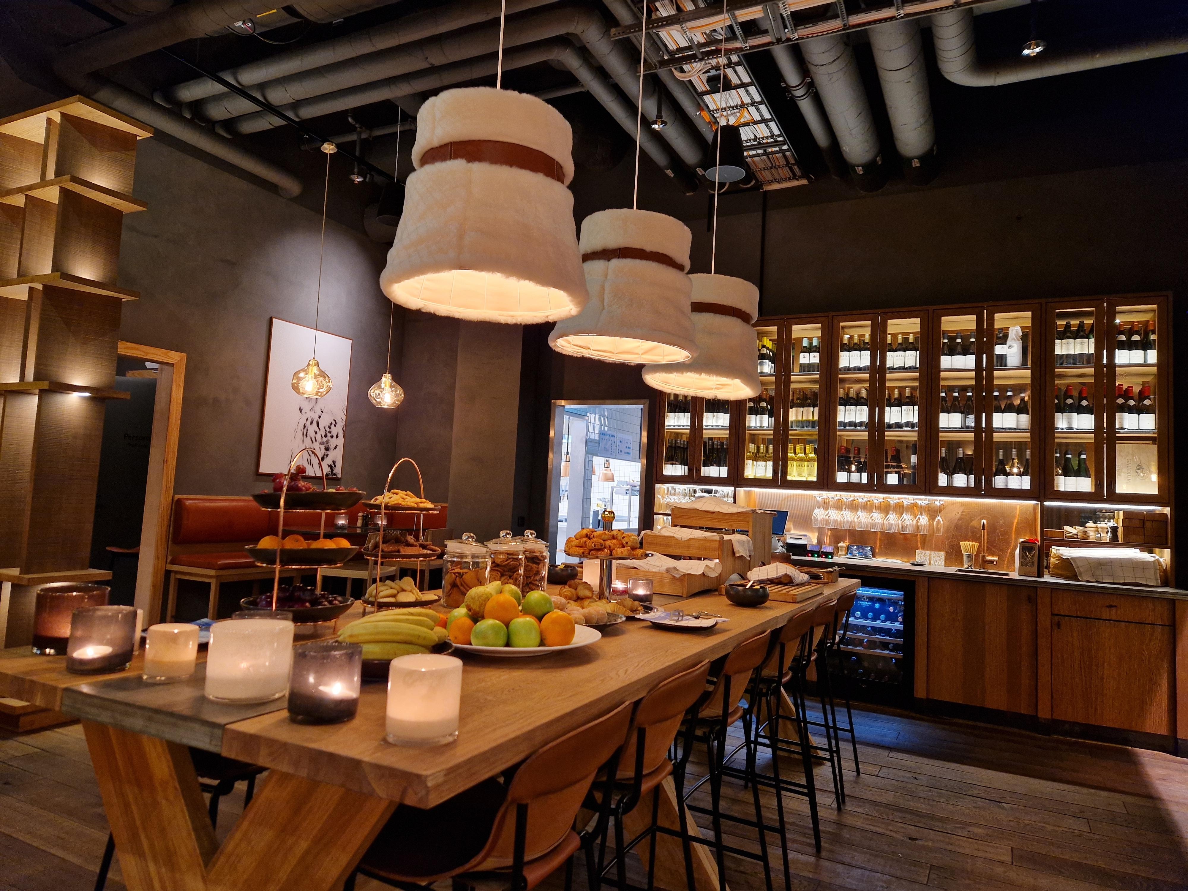 En liten del av frukostbuffén 