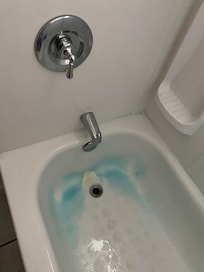 Faucet handle broken. Fall off when you try to use it (fixed upon arrival