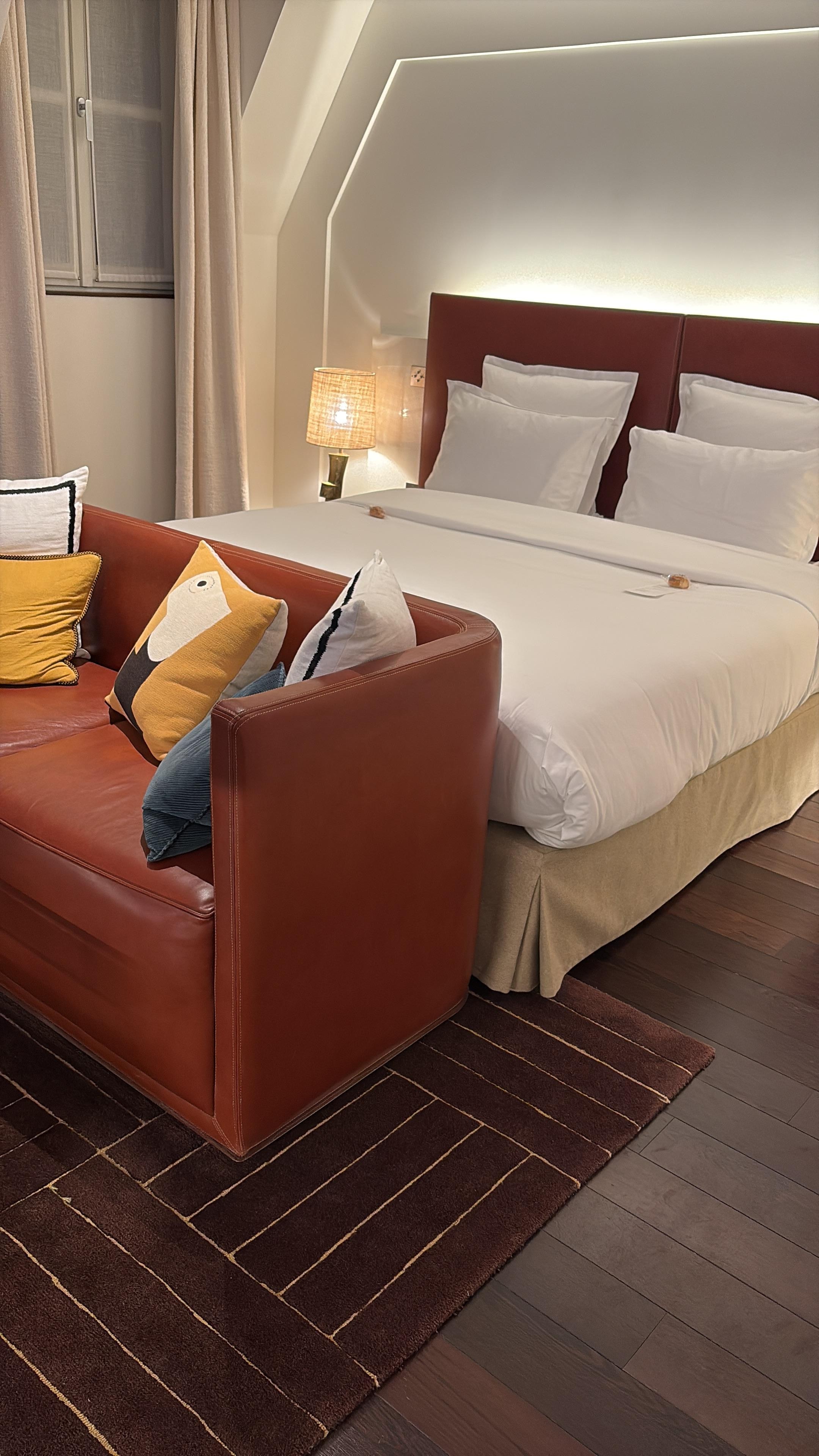 Spacious junior suite for Paris! So comfortable for me and my friend and all our luggage. 😀