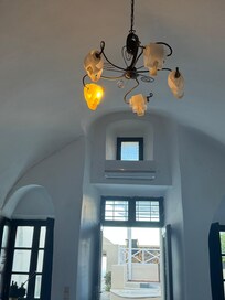 Only one light working on this fixture and two other lights in the room not working either.