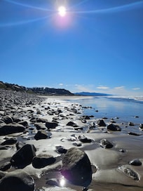 Beach at base of Neakahanie Mtn