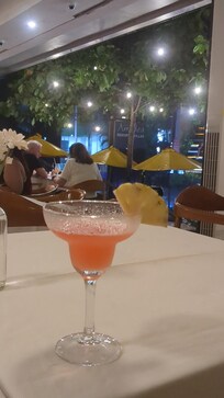 Enjoyed the drinks at the restraunt with a live band. It was pouring rain but it didn't matter.