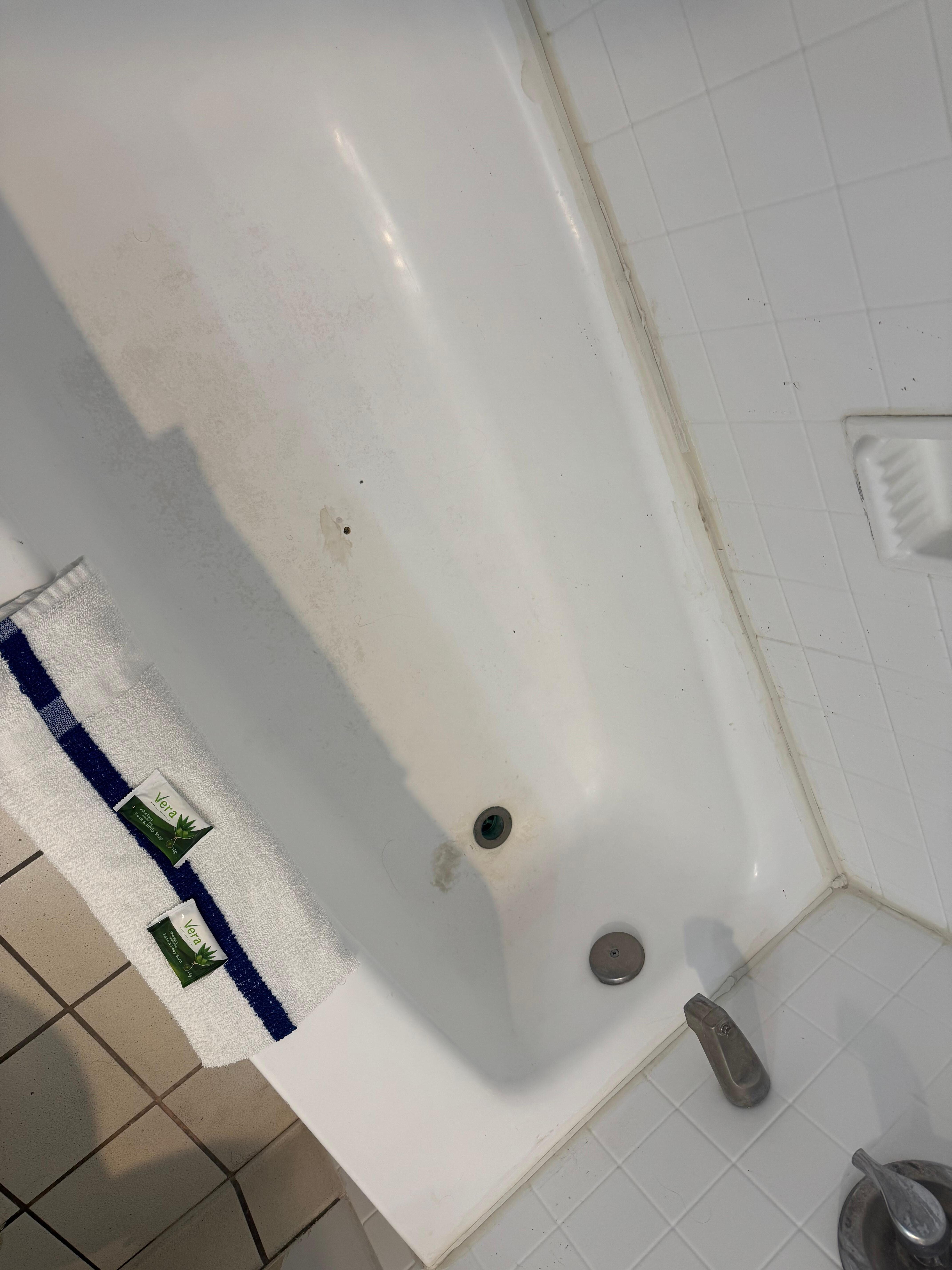 Bañera sucia y rota