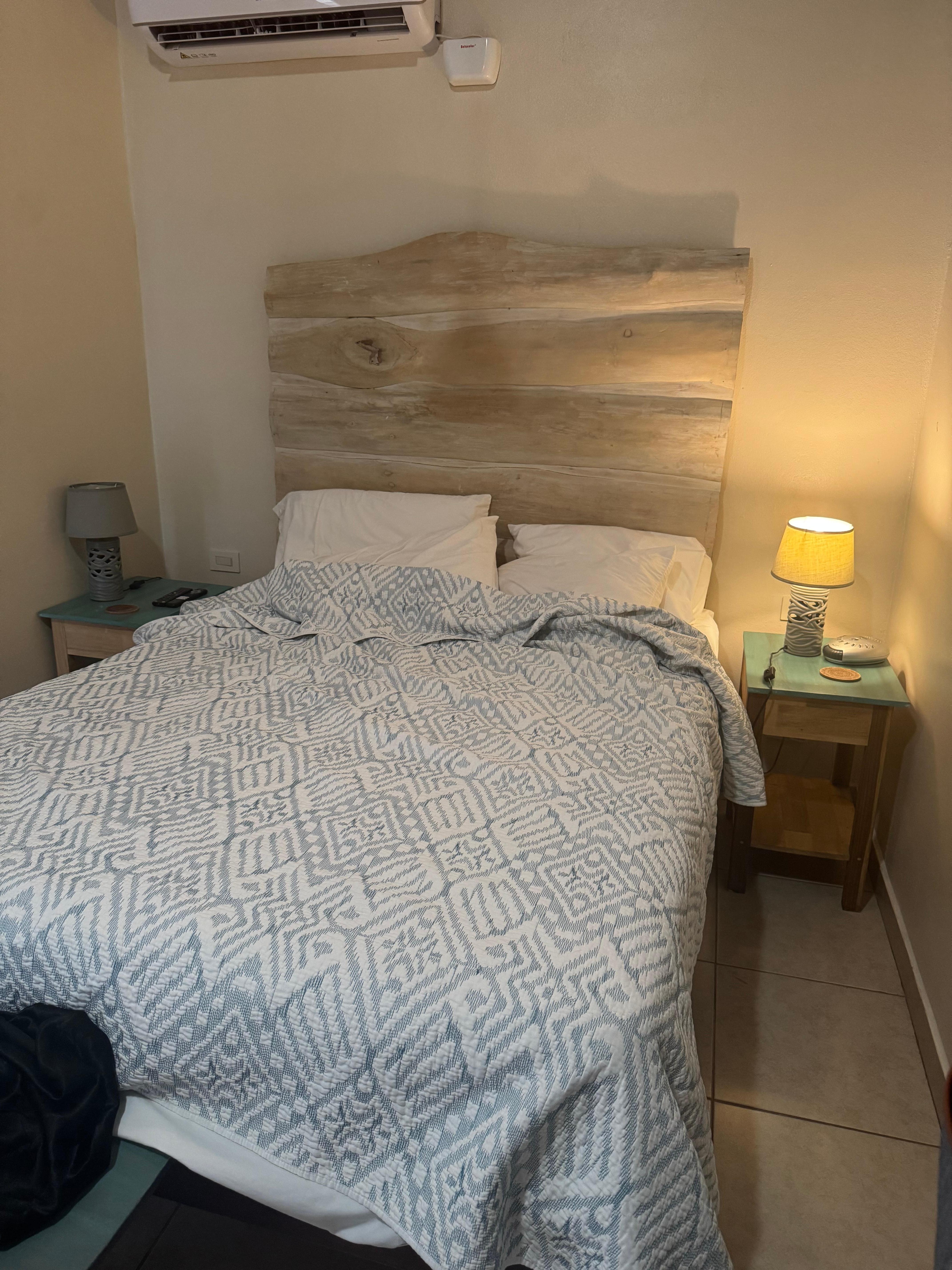 Queen bed in Triple room
