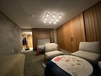 I wish I’d taken pictures during the day, but we arrived at night, but the room was bright and spacious