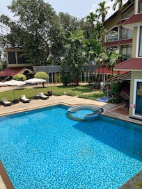 Pool, shame the jacuzzi didn’t work.